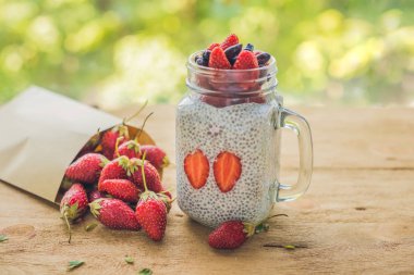 Sağlıklı katmanlı tatlı