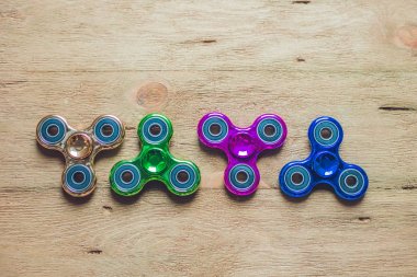 Renkli topluca spinners