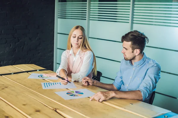 Young, attractive professionals — Stock Photo, Image