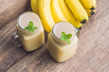 Muz smoothies ve muz