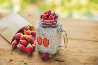 Sağlıklı katmanlı tatlı 