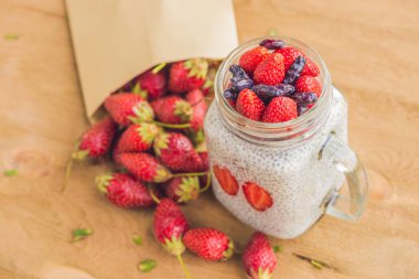 Sağlıklı katmanlı tatlı 