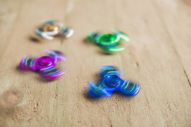 Renkli topluca spinners 