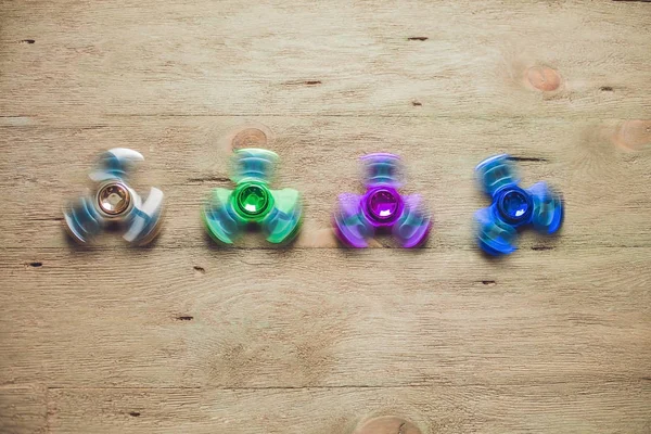 Renkli topluca spinners 