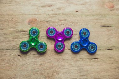 Renkli topluca spinners 
