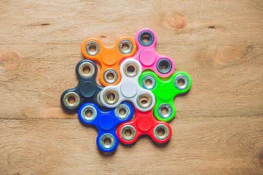 Renkli topluca spinners 