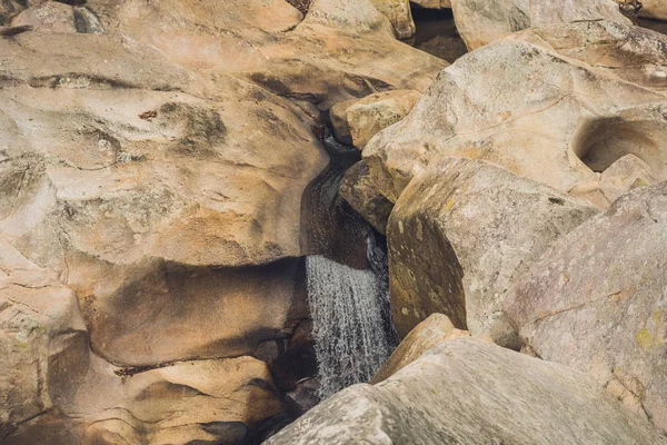 Бірюзові води гірської річки Ганг — стокове фото