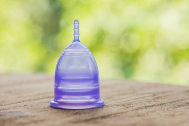 Ahşap arka plan üzerinde adet Kupası