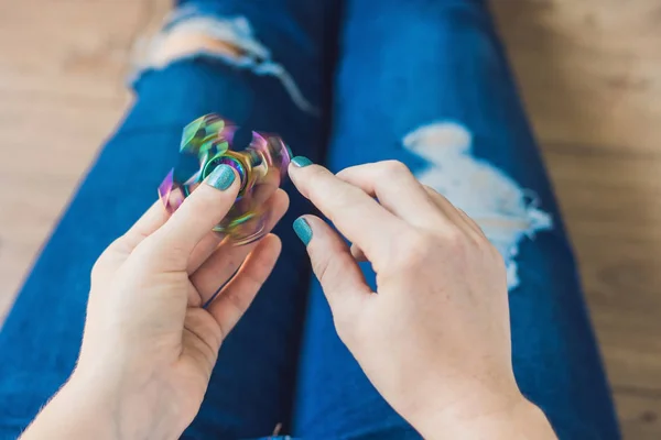 Girl teenager plays with spinner — Stock Photo, Image