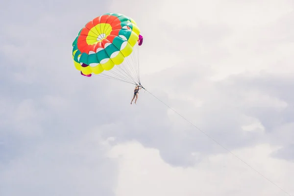 Young woman flies on a parachute — Stock Photo, Image