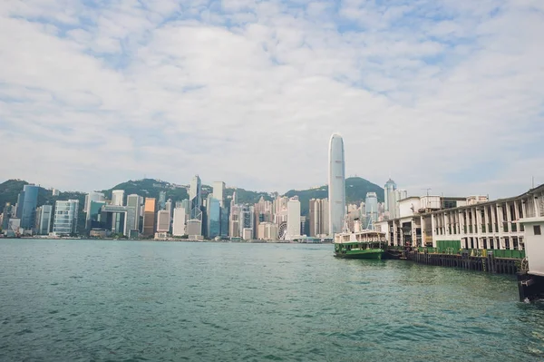 Panoramautsikt över victoria Harbour — Stockfoto