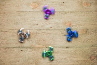 Renkli topluca spinners 