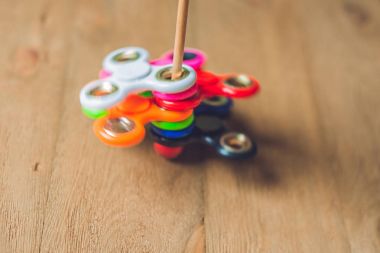 Renkli topluca spinners 