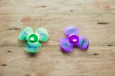 Renkli topluca spinners