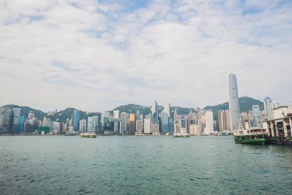 Panoramautsikt över victoria Harbour — Stockfoto