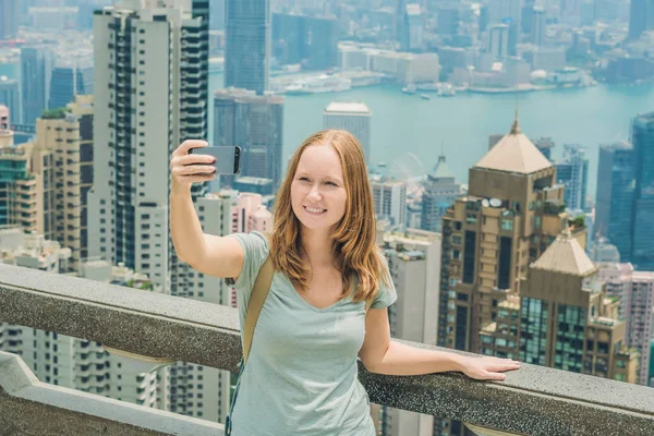 Hong Kong Victoria Peak Mujer Tomando Foto Selfie Stick Con — Foto de Stock