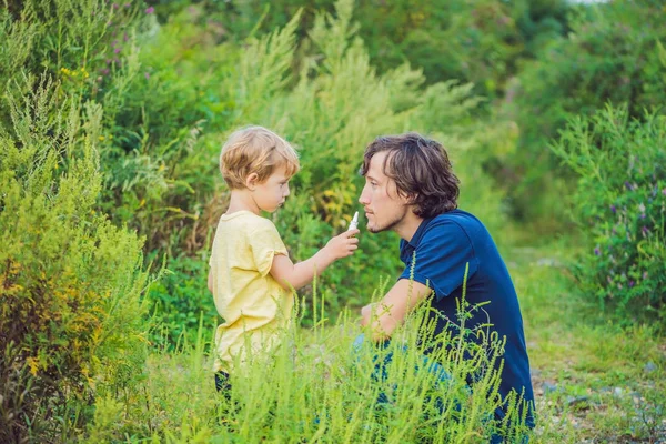 Father Son Use Spray Allergy Because Allergy Ragweed — Stock Photo, Image