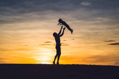 Baba ve oğul, çöl 