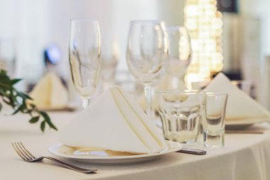 Ikram Servisi. Restoran tablo gıda ile