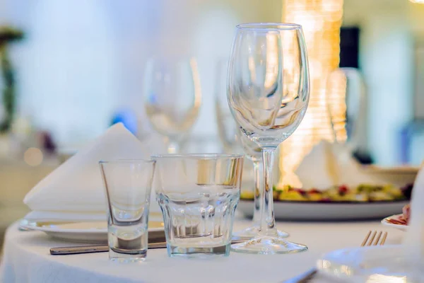 Serviço de catering. Mesa de restaurante com comida — Fotografia de Stock