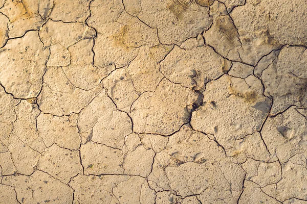 Kuru kahverengi toprak arka plan, küresel ısınma etkisi kırık.
