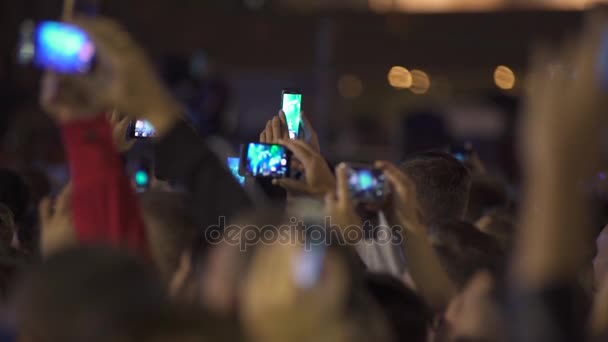 Pessoas que gostam de concerto de rock — Vídeo de Stock