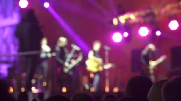 Pessoas que gostam de concerto de rock — Vídeo de Stock