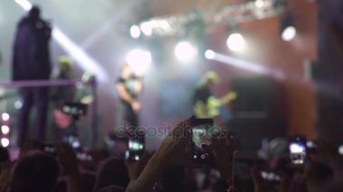 insanlar zevk rock konseri  