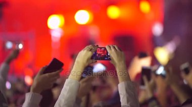 insanlar zevk rock konseri  