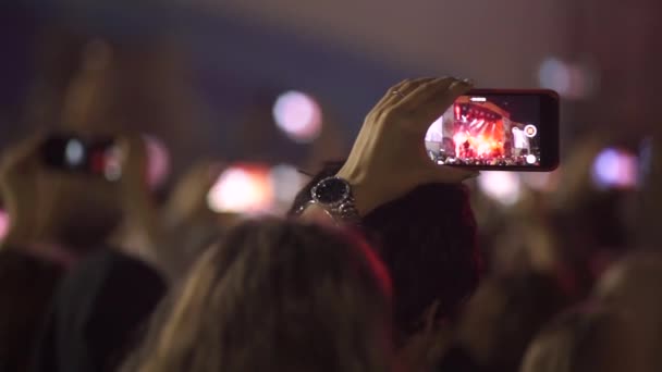 Insanlar zevk rock konseri — Stok video