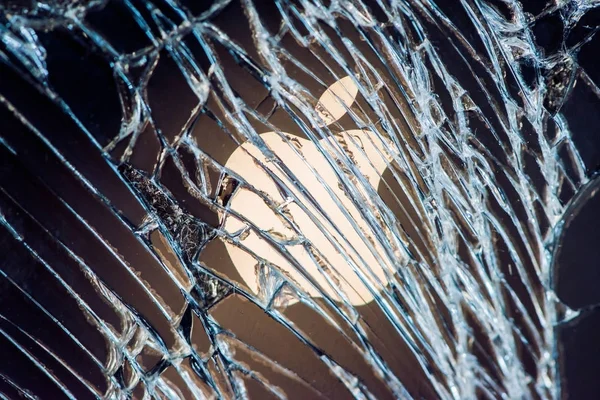 Kırık iphone stüdyo çekim