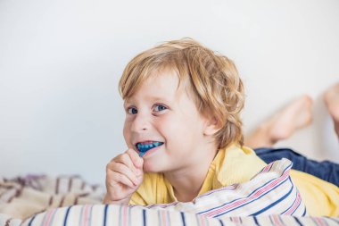 Ağız alışkanlığı nefes aydınlatmak için üç yaşında çocuk gösterileri myofunctional eğitmeni. Büyüyen dişler ve doğru şeyler dengelemek yardımcı olur. Dilin konumunu düzeltir