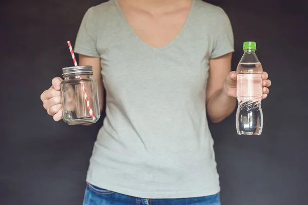 Zero waste concept. Use a plastic bottle or mason jar. Zero wast — Stock Photo, Image