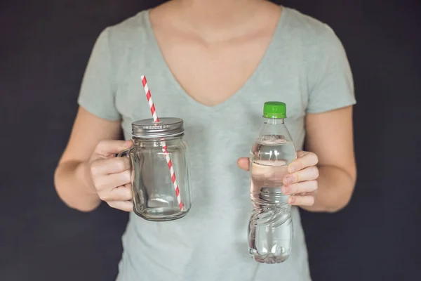 Zero waste concept. Use a plastic bottle or mason jar. Zero wast — Stock Photo, Image