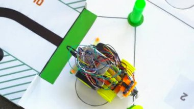 Oyuncak robot araba yakın çekim