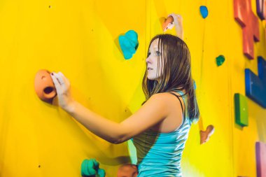 çekici genç profesyonel spor dağcı 