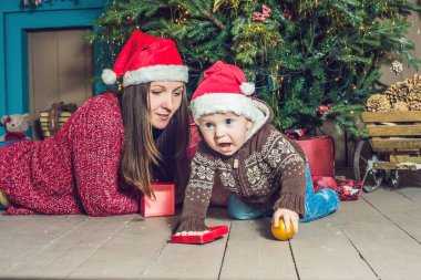 Anne ve bebek Noel Kutlamaları