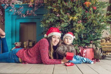 Anne ve bebek Noel Kutlamaları