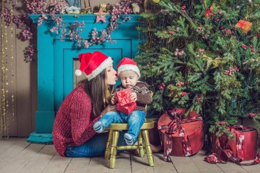 Anne ve bebek Noel Kutlamaları