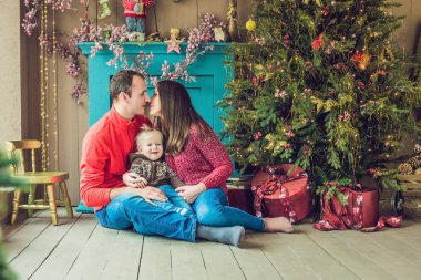 Mutlu aile Noel kutlaması