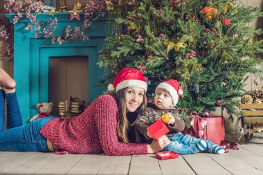 Anne ve bebek Noel Kutlamaları