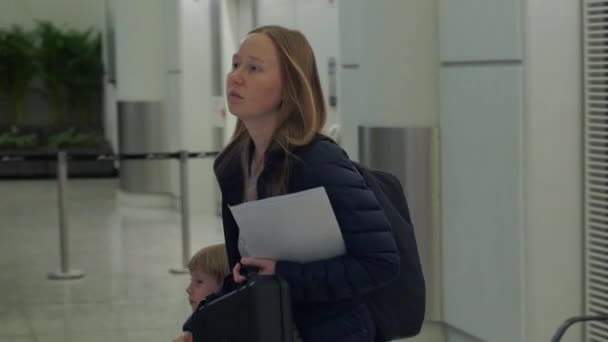 Slowmotion Shot Young Woman Her Son Boarding Gate Airport — Stock Video