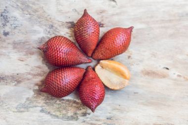 Kırmızı Salacca meyve