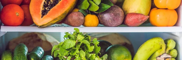 Banner, lange formaat Open koelkast gevuld met vers fruit en groente, Raw Food Concept, gezond eten concept — Stockfoto
