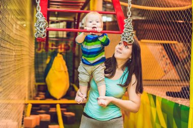 Anne ve oğlu geçer engel tabii Spor Kulübü
