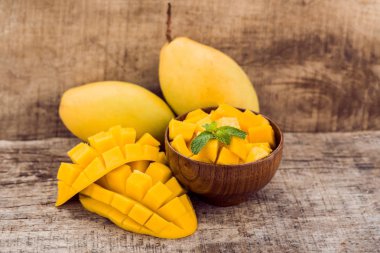 Mango meyve ve mango küpleri