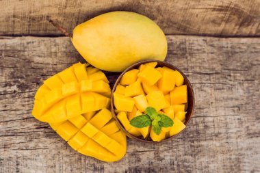 Mango meyve ve mango küpleri