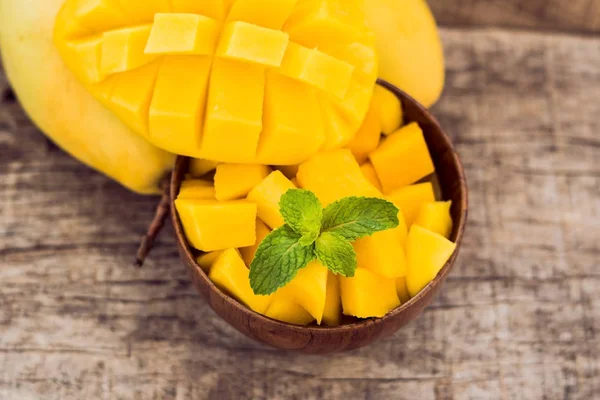 Cubos de mango y fruta de mango — Foto de Stock