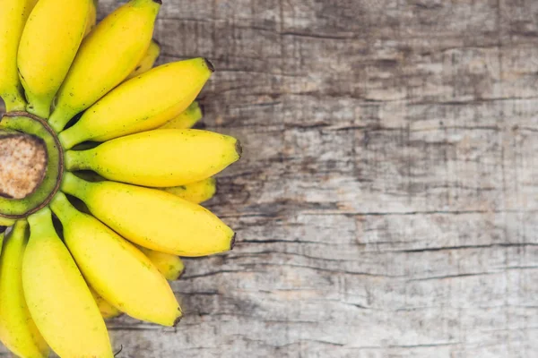 Maturare Banane Sullo Sfondo Legno Vista Dall Alto — Foto Stock