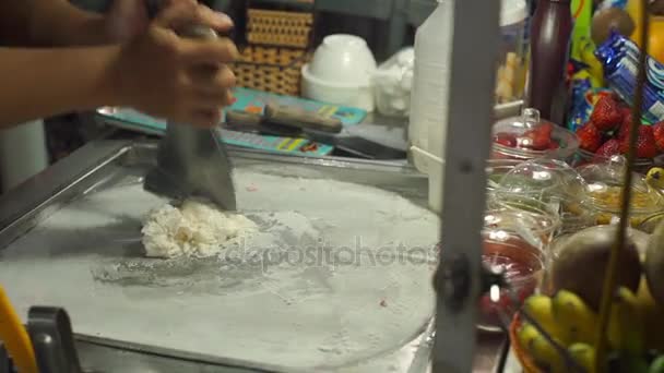 Thaiföld keverjük sült fagylalt — Stock videók